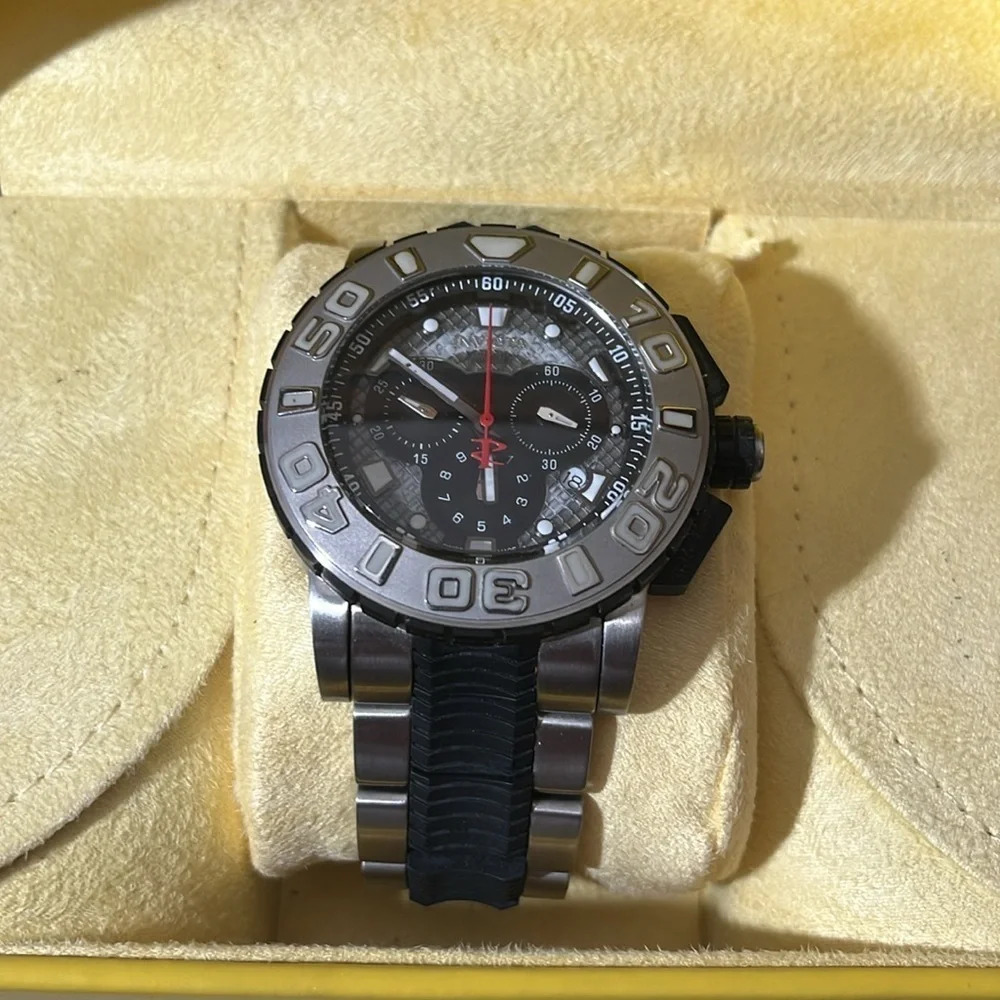 INVICTA RESERVE STAINLESS STEEL CRONO DIAL WATCH WITH BLACK RUBBER INSERTS RARE - Picture 1 of 10